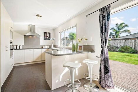 Photo of property in 12 Trevors Place, Pukekohe, 2120