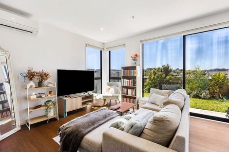 Photo of property in 6/62 Spenmoor Street, Newlands, Wellington, 6037