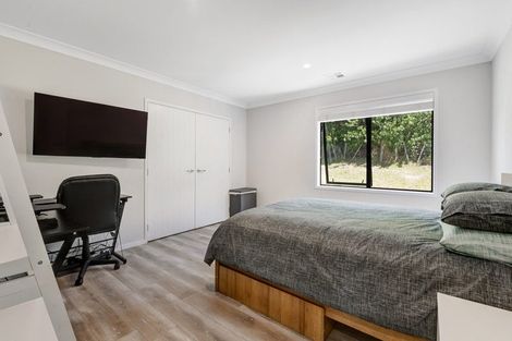 Photo of property in 8 Roberts Road, Matakatia, Whangaparaoa, 0930