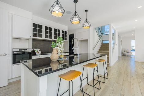 Photo of property in 10 Ian Gordon Lane, Orewa, 0931