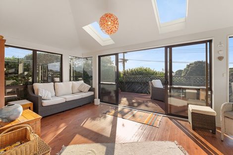 Photo of property in 6 Queens Road, Waikanae Beach, Waikanae, 5036