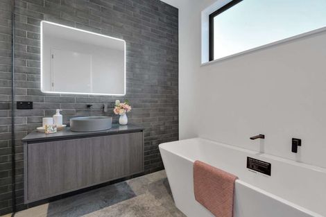 Photo of property in 13 Round Hill Rise, Cracroft, Christchurch, 8022