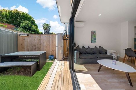 Photo of property in 17 Waru Lane, Te Atatu Peninsula, Auckland, 0610