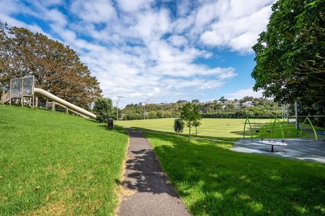 Photo of property in 3/8g Kingsland Terrace, Kingsland, Auckland, 1021