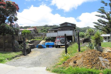 Photo of property in 10 Ngatira Road, Muriwai, Waimauku, 0881
