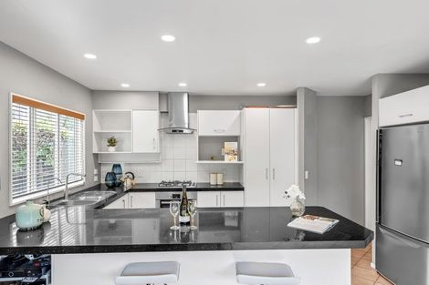 Photo of property in 2/19 Rodney Road, Northcote Point, Auckland, 0627