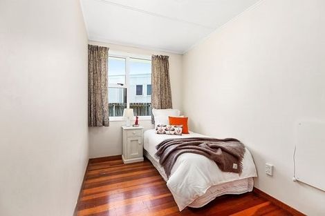 Photo of property in 32 Davidson Crescent, Tawa, Wellington, 5028