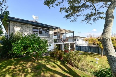 Photo of property in 18 Gilbass Avenue, Hamilton Lake, Hamilton, 3204