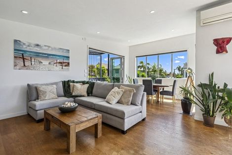 Photo of property in 1/86 Bay Street, Red Beach, 0932