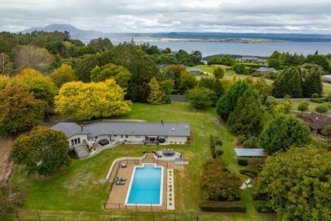 Photo of property in 142 Gillespie Place, Acacia Bay, Taupo, 3385