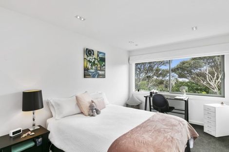 Photo of property in 25 Cromwell Point, Newlands, Wellington, 6037