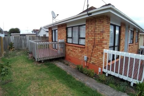 Photo of property in 2/36 Aviemore Drive, Highland Park, Auckland, 2010