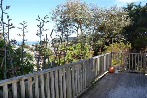 Photo of property in 14 Grays Road, Plimmerton, Porirua, 5026