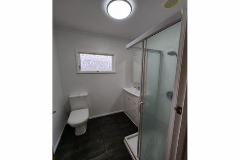 Photo of property in 2/28 Windy Ridge Road, Glenfield, Auckland, 0629