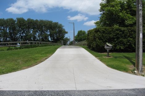 Photo of property in 108 Riverland Road, Kumeu, 0892