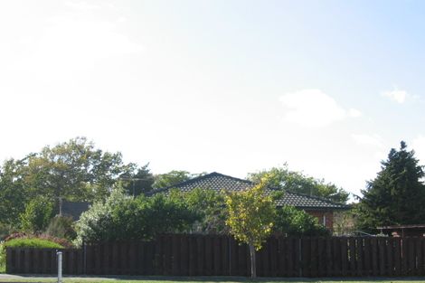 Photo of property in 2/9 Sutherland Avenue, Silverstream, Upper Hutt, 5019