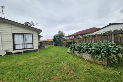 Photo of property in 1/22 Etherton Drive, Weymouth, Auckland, 2103