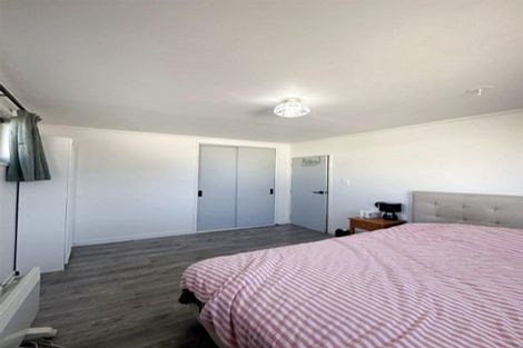 Photo of property in 46 Target Road, Totara Vale, Auckland, 0629