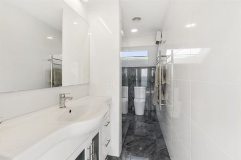 Photo of property in 24 Tiri Road, Milford, Auckland, 0620