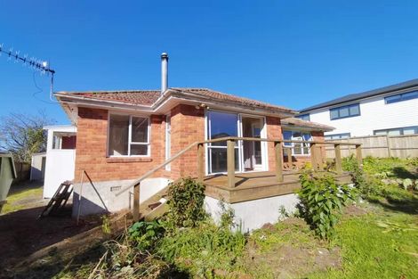 Photo of property in 8 Armstrong Place, New Lynn, Auckland, 0600