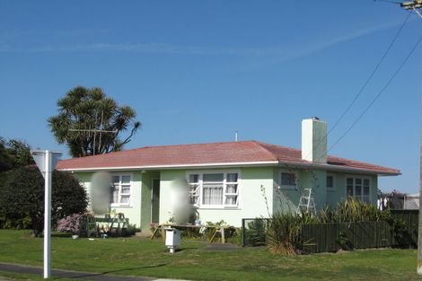 Photo of property in 15 Egmont Street, Castlecliff, Whanganui, 4501