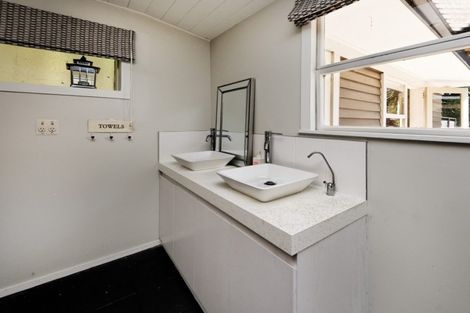 Photo of property in 100 Garden Road, Piha, New Lynn, 0772