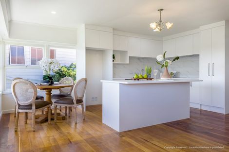 Photo of property in 2/322 East Coast Road, Sunnynook, Auckland, 0632