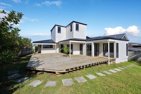 Photo of property in 5 Marlin Street, West Harbour, Auckland, 0618