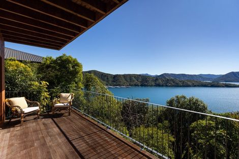 Photo of property in 21 Marina View, Waikawa, Picton, 7281