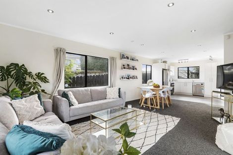 Photo of property in 13 Benchmark Drive, Massey, Auckland, 0614