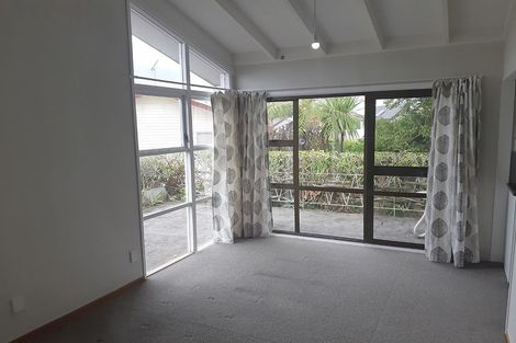Photo of property in 28 Ussher Place, Pakuranga Heights, Auckland, 2010