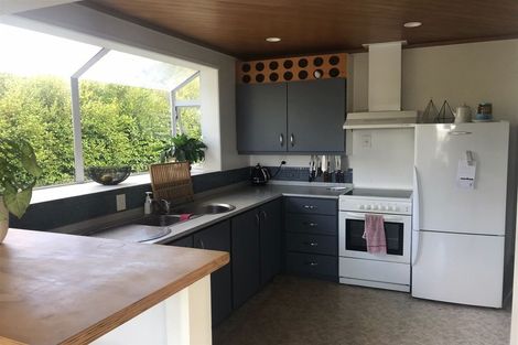 Photo of property in 17 Lyndhurst Road, Te Atatu South, Auckland, 0610