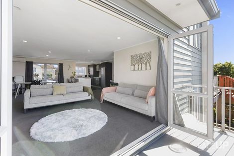 Photo of property in 2/143a Wiseley Road, West Harbour, Auckland, 0618
