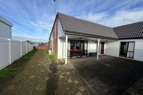 Photo of property in 124 Carnoustie Drive, Wattle Downs, Auckland, 2103