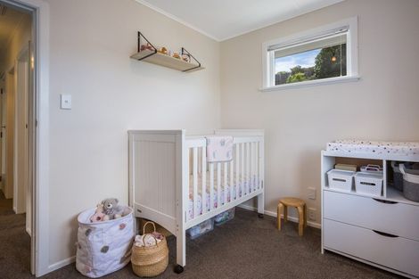 Photo of property in 14 Lynda Avenue, Paparangi, Wellington, 6037