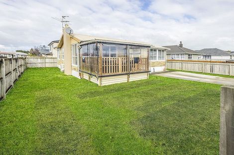 Photo of property in 24 Martin Road, Manurewa, Auckland, 2102