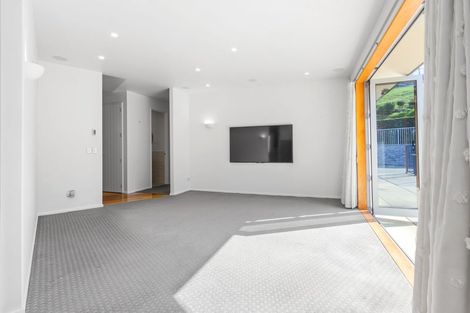 Photo of property in 5 Cameron Drive, Acacia Bay, Taupo, 3385