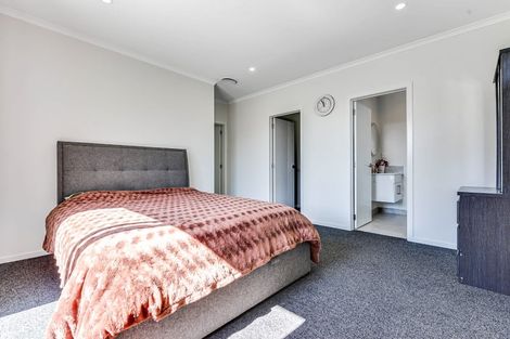 Photo of property in 1 Kaaka Street, Cambridge, 3434