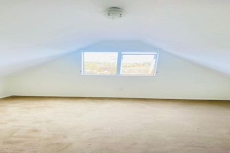 Photo of property in 2 Caspian Close, New Lynn, Auckland, 0600