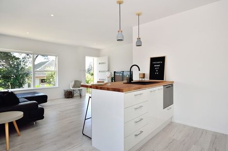 Photo of property in 2/40a Blakeborough Drive, Forrest Hill, Auckland, 0620