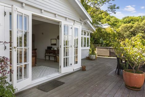 Photo of property in 6 Bank Road, Northland, Wellington, 6012