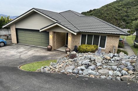 Photo of property in 19a Betty Watt Grove, Riverstone Terraces, Upper Hutt, 5018
