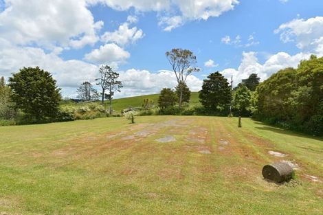 Photo of property in 305 Whananaki Road North, Opuawhanga, Hikurangi, 0181