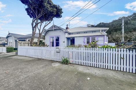 Photo of property in 35 Riddlers Crescent, Petone, Lower Hutt, 5012