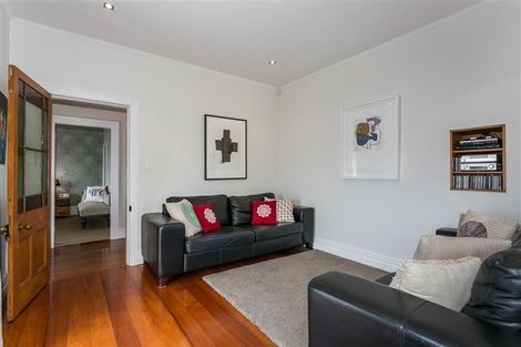 Photo of property in 33 Fitzroy Road, Bluff Hill, Napier, 4110