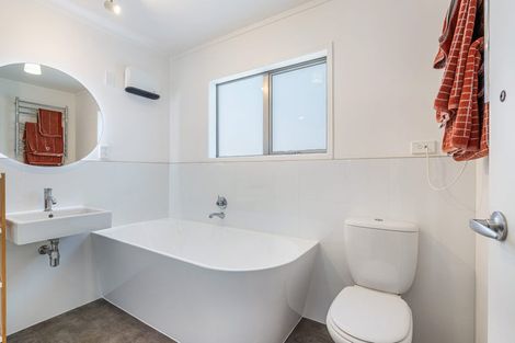 Photo of property in 93 Wade River Road, Stanmore Bay, Whangaparaoa, 0932