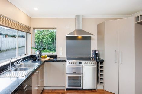 Photo of property in 27 Johnstone Drive, Fitzherbert, Palmerston North, 4410