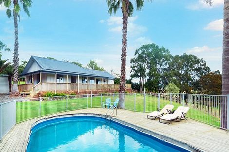 Photo of property in 141 Mangakura Road, Helensville, 0875