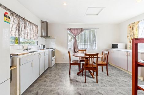 Photo of property in 1/8 Edwards Avenue, Henderson, Auckland, 0610