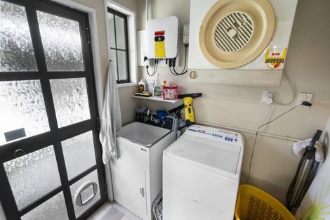 Photo of property in 2/30c Greers Road, Ilam, Christchurch, 8041